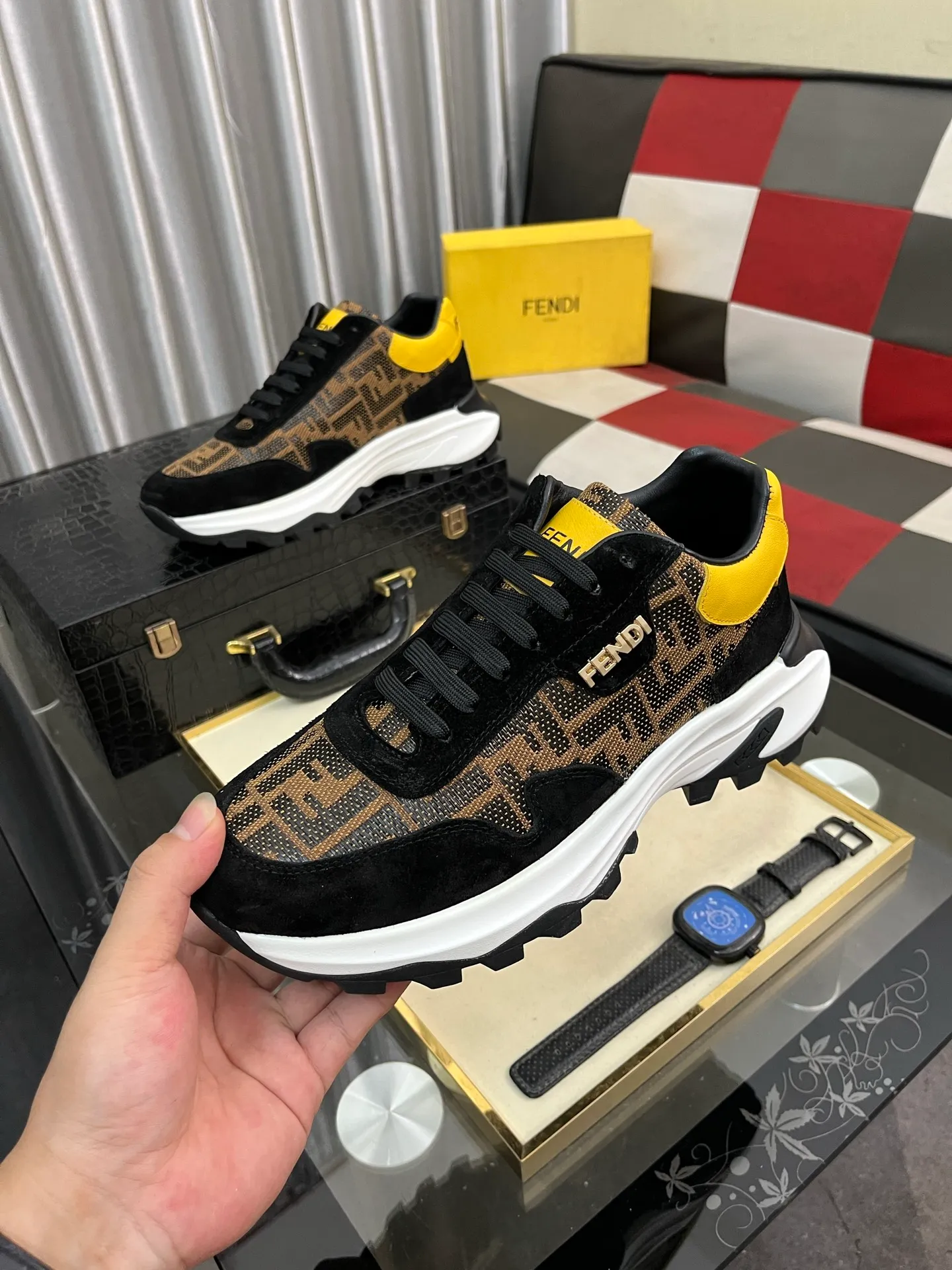 Men's Men's Shoes💰458⌚️⌚️[FENDI] Fendi's classic and comfortable men's, this complex sneaker is made of soft calfskin➕genuine leather lining➕original ultra-light rubber material with rough outsole. This unique light style is suitable for the casual and refined sensibility of this season. It is comfortable and natural on the feet. It is an everyday style for casual travel in autumn and winter! 38−443️⃣colors available